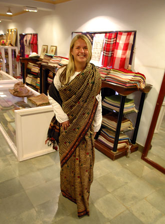 Anki i en sari, Silk Road Bazaar