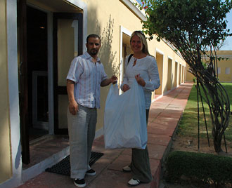 Anki med vår säljare, Silk Road Bazaar