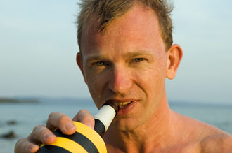Lasse på Ao Kao Strand, Koh Mak
