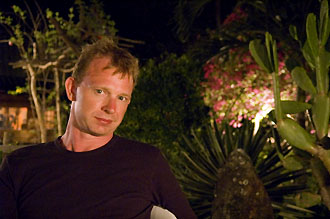 Lasse efter middagen på Koh Kham Resort