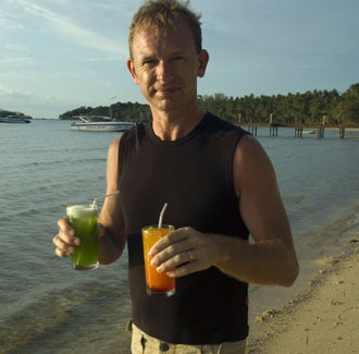 Lasse med två drinkar, Koh Mak Resort