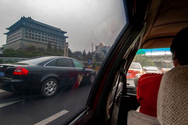 Taxi ut från Beijing på väg till flygplatsen