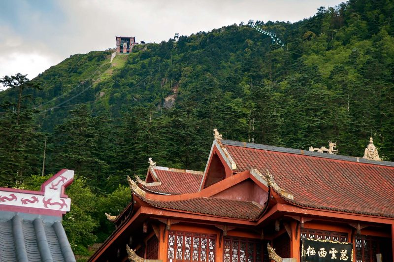 Linbanan till toppen av Mount Emei, Kina