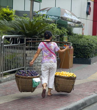 Gatuliv i Chengdu, kvinnlig fruktförsäljare