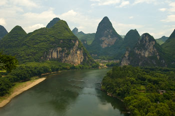 Utsikt från kalkstensberg vid Snow Lion Resort i Yangshuo