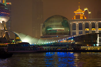 Vy ifrån båttur, Shanghai by night