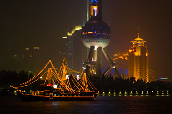 Vy ifrån båttur, Shanghai by night