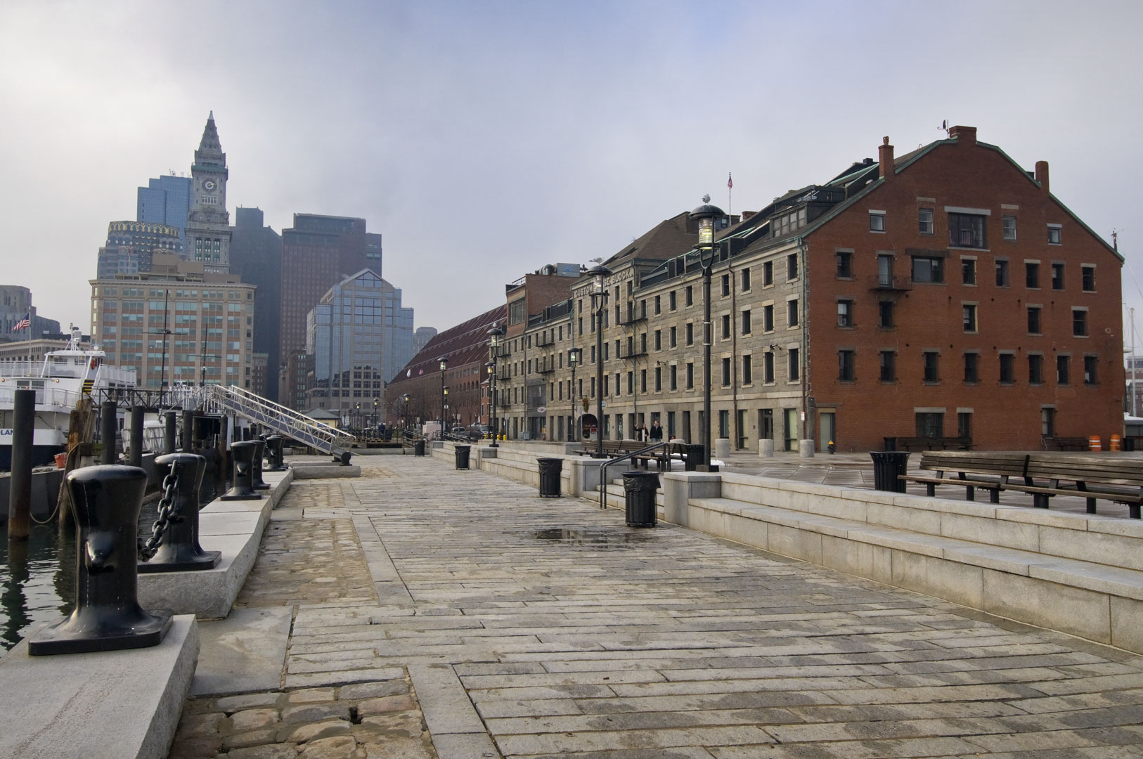 Vy in mot staden från Boston hamn, Massachusetts