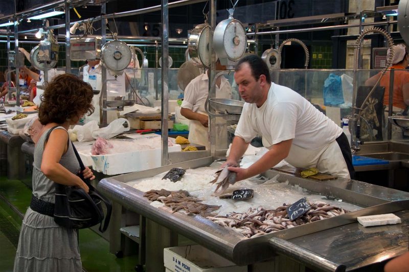 Fiskförsäljning i Mercado Central de Abastos in Jerez