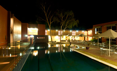 Pool kvällstid, Lost Camel Hotel, Ayers Rock