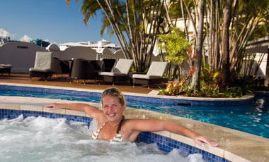 Anki i jacuzzi, The Sebel Cairns Hotel, Cairns