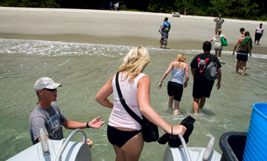 Tillbaka vid stranden efter sortkeltur med Ocean Safari Tour