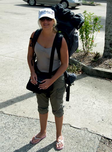 Anki vid buss stationen i Mission beach