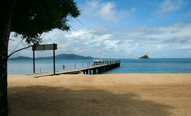 Vy över hav och brygga, från Dunk Island
