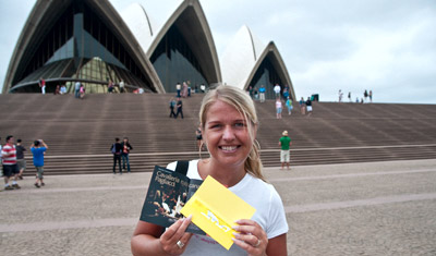 Anki med biljetter till opera på Sydney Operahus
