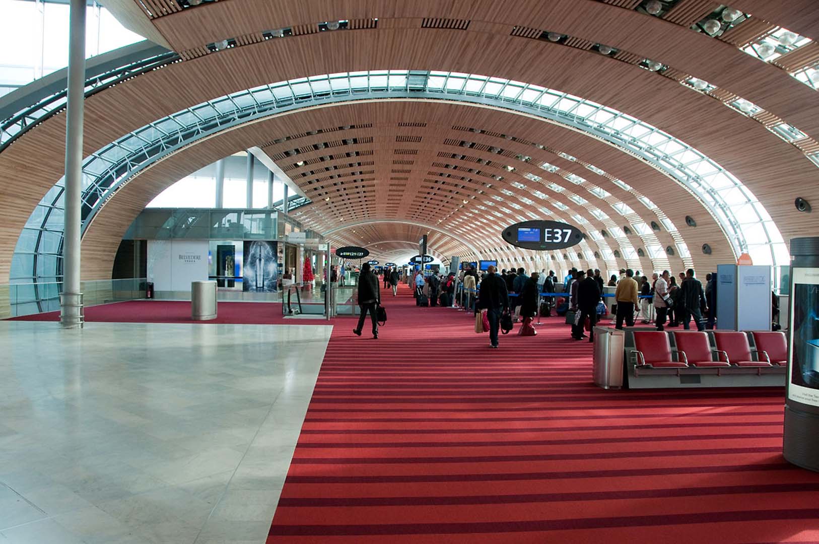 Charles de Gaulle, Paris