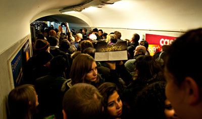 Kaos i metron på väg mot Trocadero