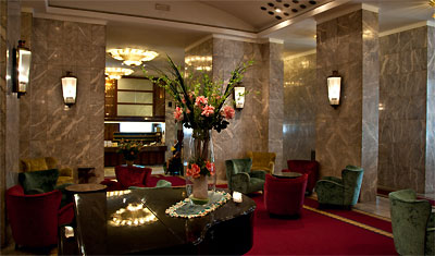Lobby utanför frukostserveringen som Hotel Atlantico delar med Hotel Mediterraneo, Rom