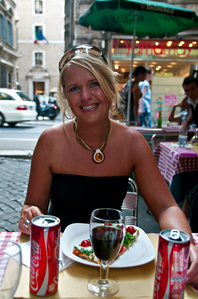 Anki lunchar på Ristorante La Fontana, Rom