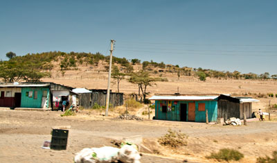 Vyer längs vägen i Kenya
