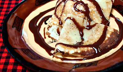 God dessert med pannkakor, choklad och glass på Maili Saba Camp, Kenya