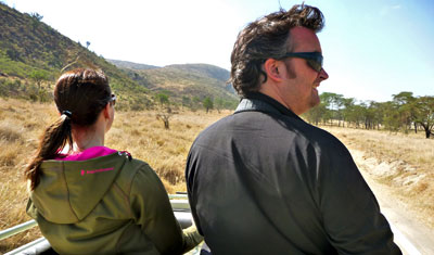 Christina och Niklas spanar från takluckan i bilen, Lake Nakuru Kenya