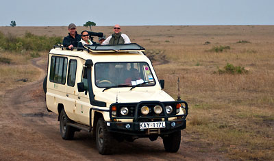 Möte med vänner i safari bil, Kenya