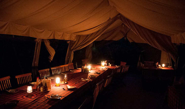 Levande ljus på borden vid frukost, JK Mara Camp, Masai Mara Levande ljus på borden vid frukost, JK Mara Camp, Masai Mara