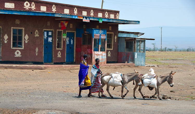Livet längs en väg i Kenya, Afrika Livet längs en väg i Kenya, Afrika