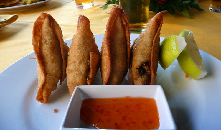 Samosas på restaurangen vid poolen, Hotel Sarova Panafric Nairobi Kenya Samosas på restaurangen vid poolen, Hotel Sarova Panafric Nairobi Kenya