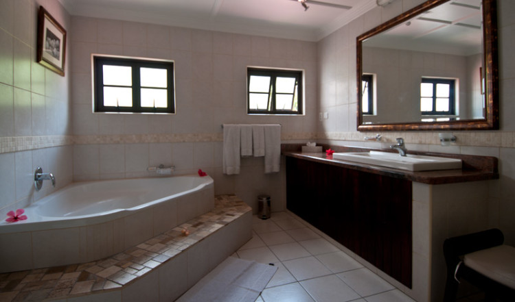 20110218-32-Superior-Room-Chateau-St-Cloud-La-Digue-Seychelles