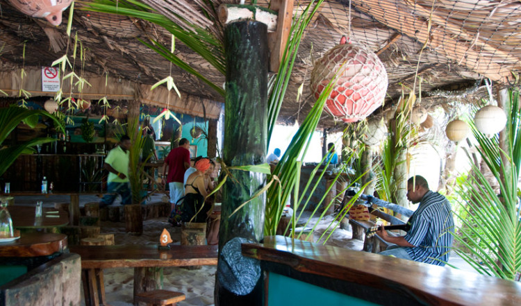 20110218-42-Loutier-Coco-Restaurant-La-Digue-Seychelles