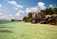 I varmt vatten vid Anse Source d’Argent, La Digue Seychellerna