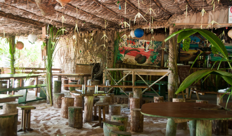 20110220-12-Loutier-Coco-Restaurant-La-Digue-Seychelles