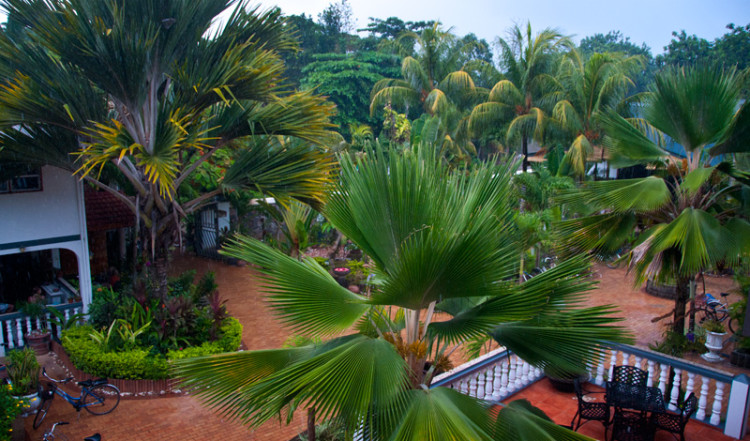 20110220-42-Rainy-afternoon-Chateau-St-Cloud-La-Digue-Seychelles