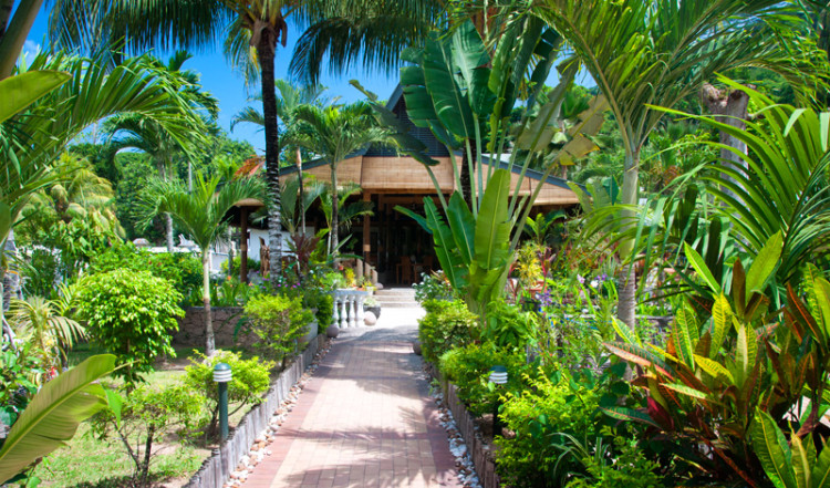 På väg till frukosten på Chateau St Cloud, La Digue Seychellerna