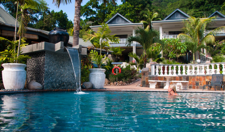 Poolen på Chateau St Cloud, La Digue Seychellerna