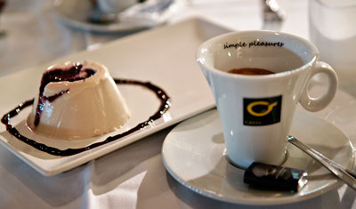 Espresso och Panacotta på TPE, The Pergola Restaurang, Puerto de la Duquesa 
