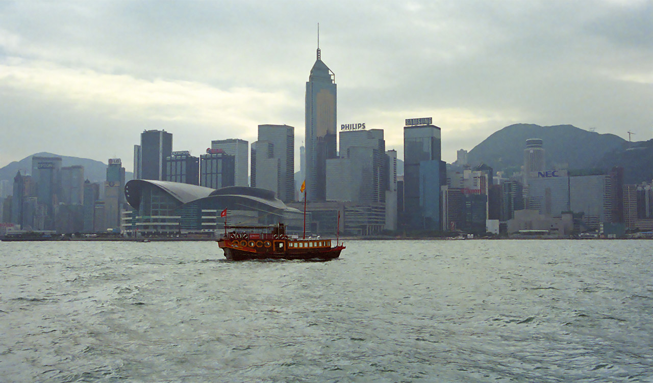 Victoria Harbour och Hong Kong Island skyline