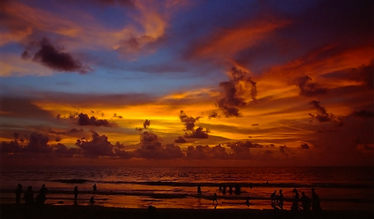 Fantastisk himmel vid solnedgång, Kuta beach
