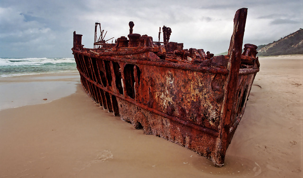 Maheno, ett strandat skepp på stranden längs Fraser Islands östra kust