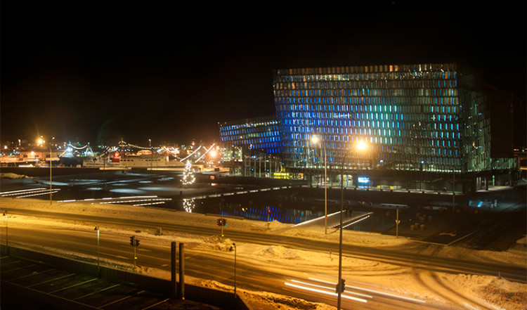 Harpa Konserthus sett från rum på Centerhotel Arnarhvoll, Reykjavik