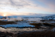 Landskapet kring Geysir ryker av varma källor