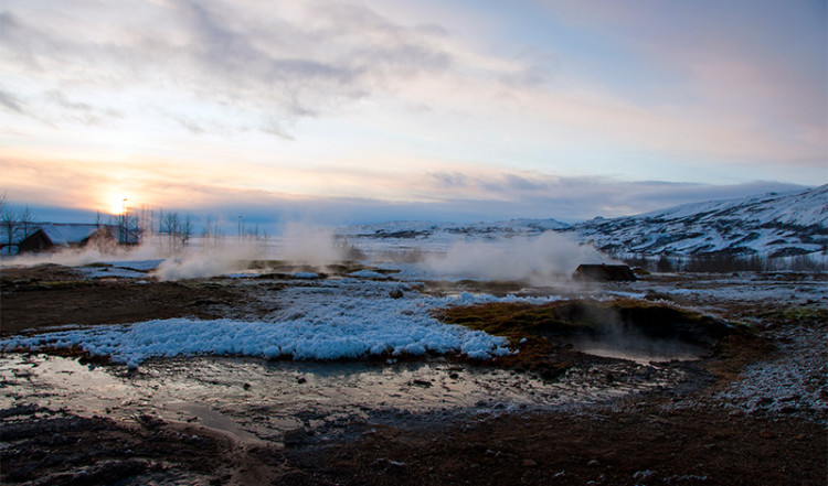 Landskapet kring Geysir ryker av varma källor