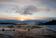 Is runt den stora Geysern vid Geysir, Island