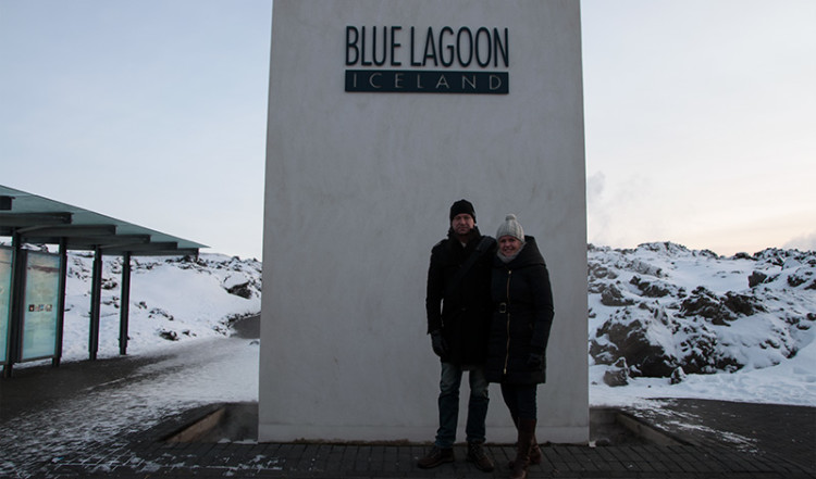 Lasse och Anki vid entrén till Blå Lagunen, Grindavík Island