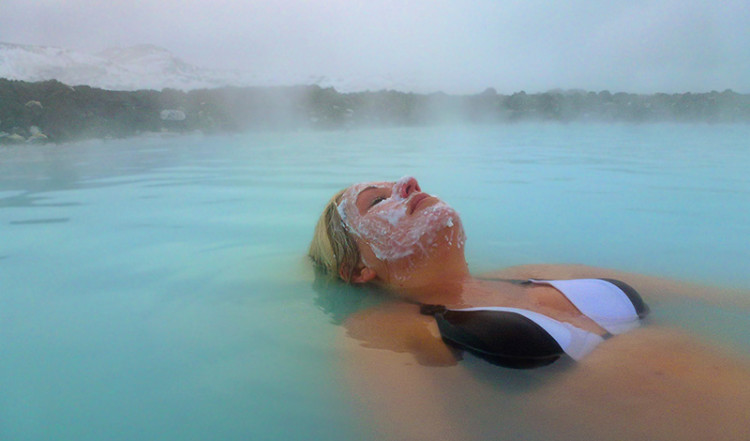 Ansiksmask i Blå Lagunen, Grindavík Island