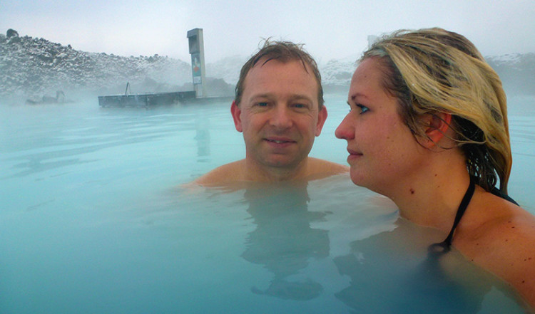 Anki och Lasse i det varma vattnet i Blå Lagunen, Grindavík Island
