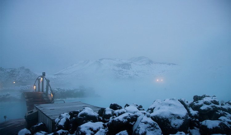 Dimma över Blå Lagunen och kringliggande landskap, Grindavík Island