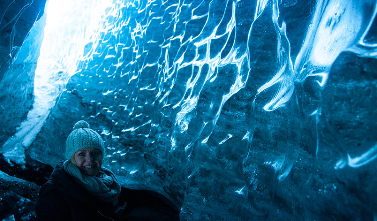 Anki i isklyfta vid Sólheimajökull glaciär, Island